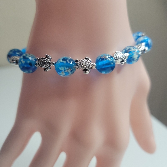 NWT Turtle Charms W Ocean Blue Glow In The Dark Firefly Glass Stretch Bracelet - Picture 10 of 14